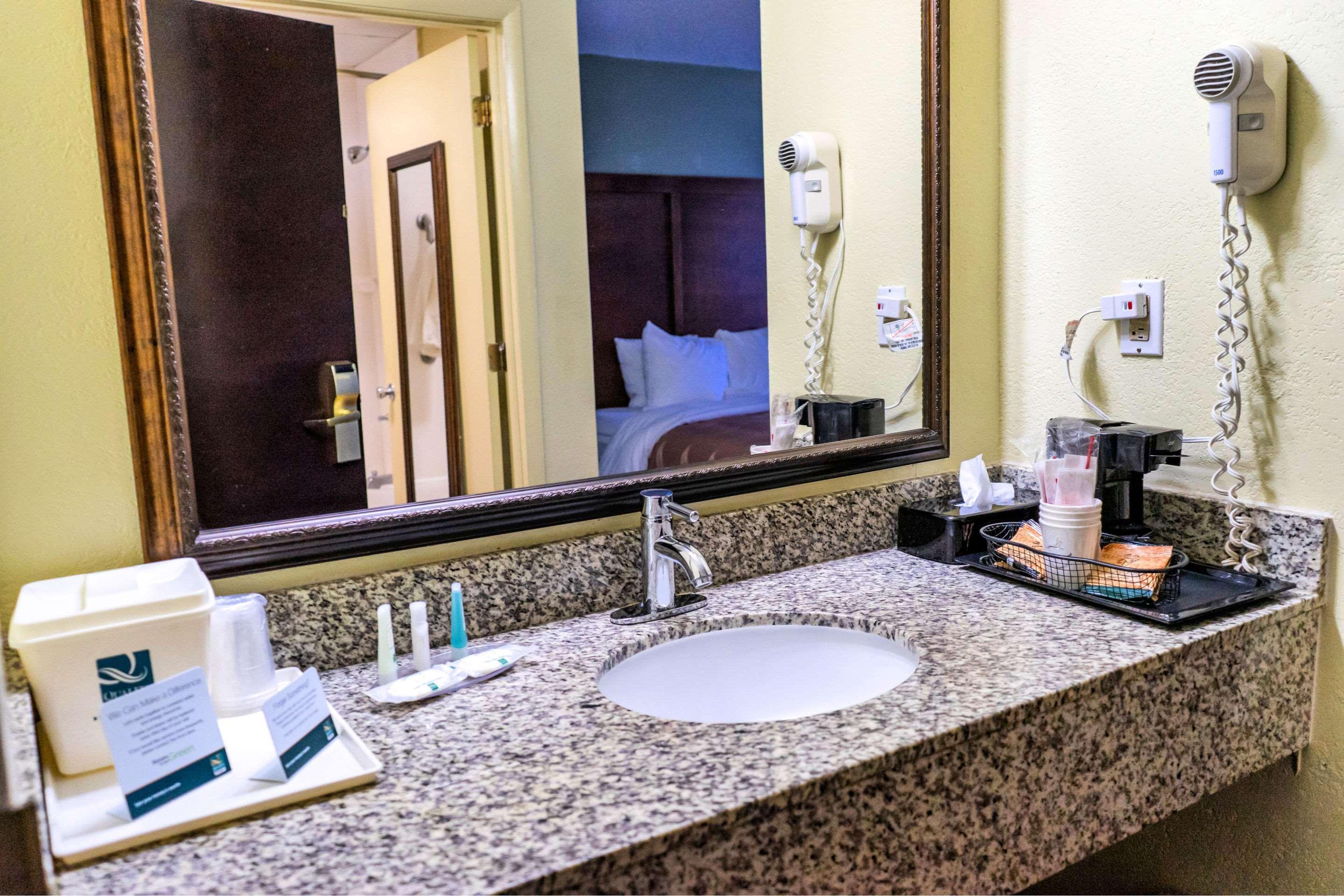 Quality Inn Whiteville North Bagian luar foto